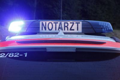 Enzberg: schwerer Verkehrsunfall auf der B10 mit 3 beteiligte Fahrzeuge - 2 Personen verletzt